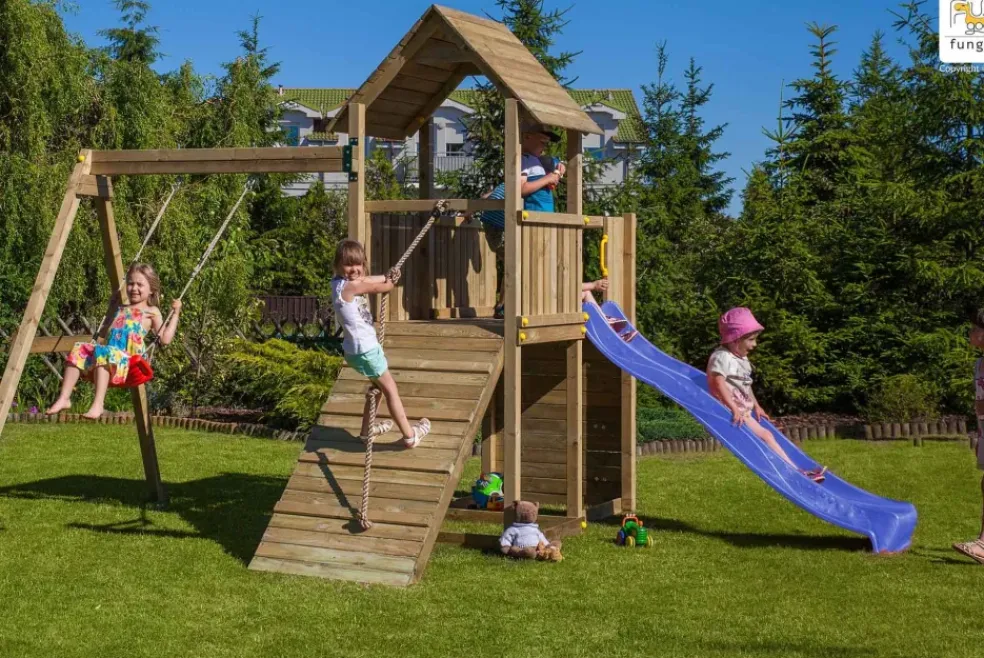 Aire de jeux en bois Carol3 avec toboggan et 1 balançoire de Fungoo