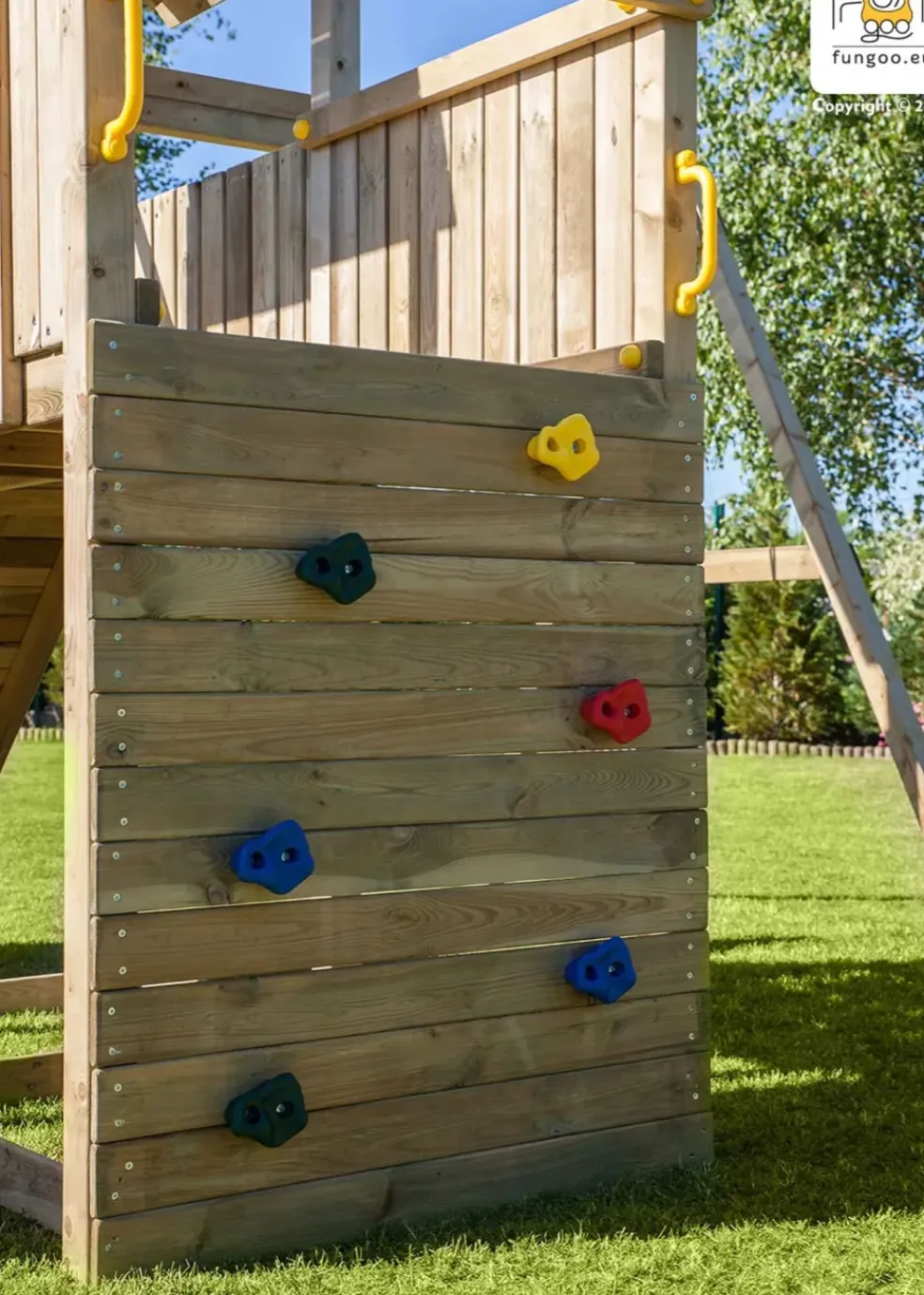 Aire de jeux en bois Carol3 avec toboggan et 1 balançoire de Fungoo