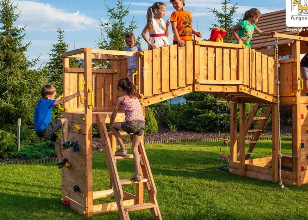 Aire de jeux en bois Rainbow Fortress Tip multiactivités de Fungoo