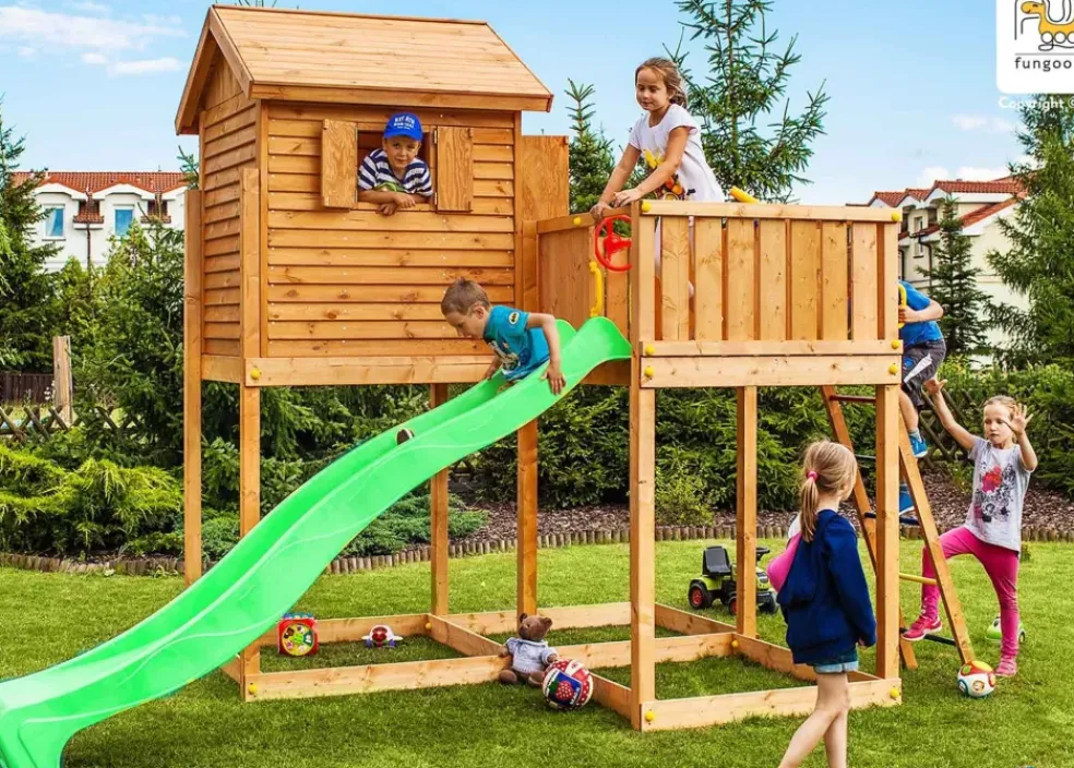 Aire de jeux Moove MySide avec toboggan, cabane, balançoire de Fungoo