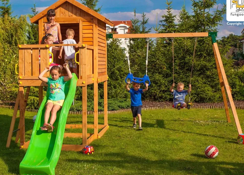 Aire de jeux MyHouse Move avec cabane, balançoire, toboggan de Fungoo