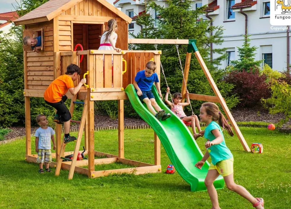 Aire de jeux MyHouse Move avec cabane, balançoire, toboggan de Fungoo