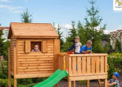 Aire de jeux Myside avec toboggan, cabane et terrasse de chez Fungoo