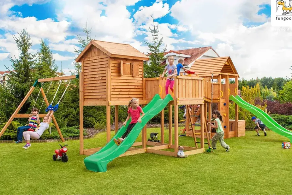 Grande aire de jeux Play Box multiactivités en bois de chez Fungoo