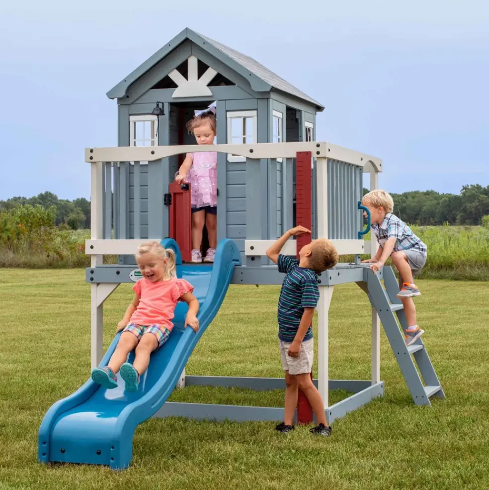 Maisonnette bleue sur pilotis avec toboggan Beacon Heights Backyard Discovery