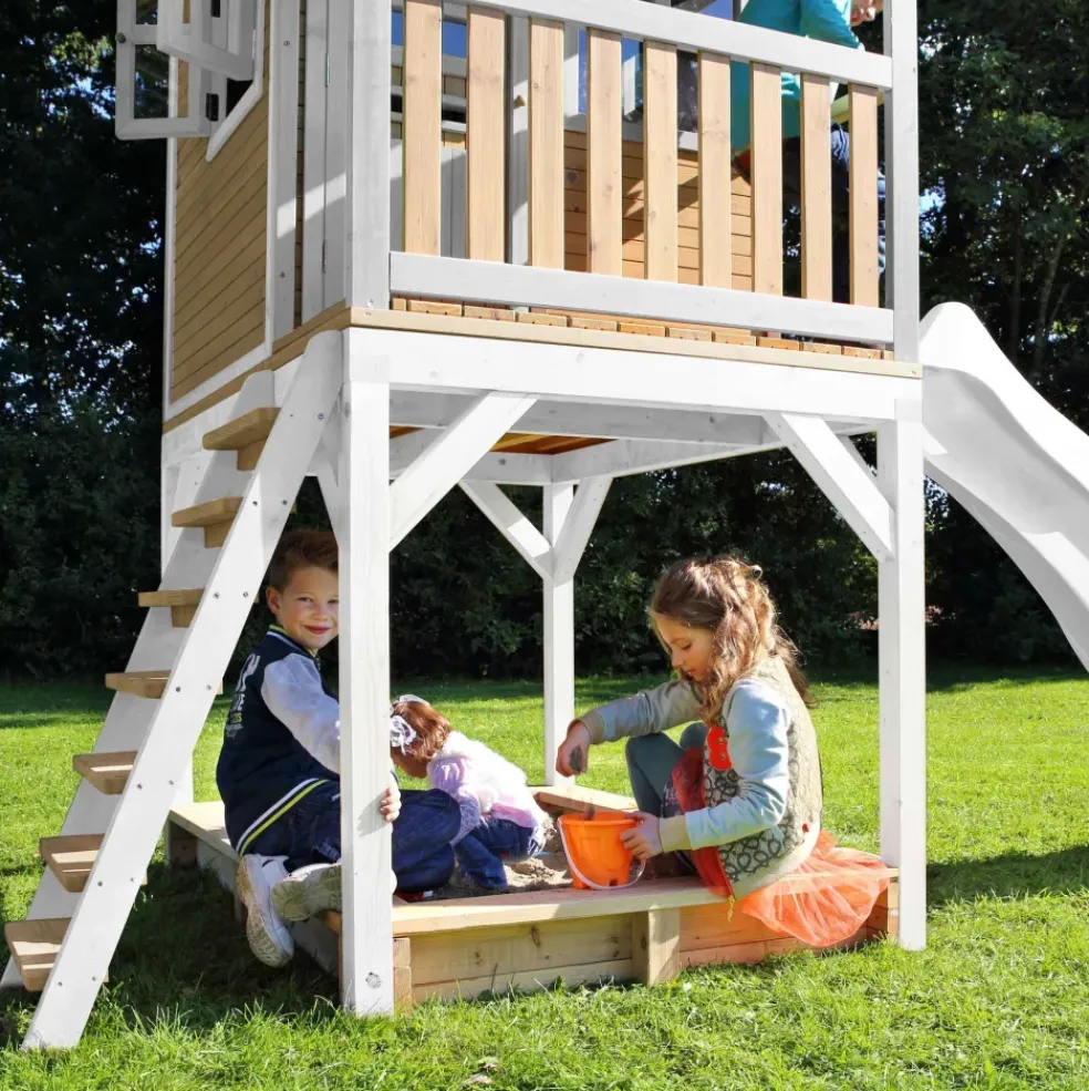 Sarah cabane bois sur pilotis avec toboggan Axi